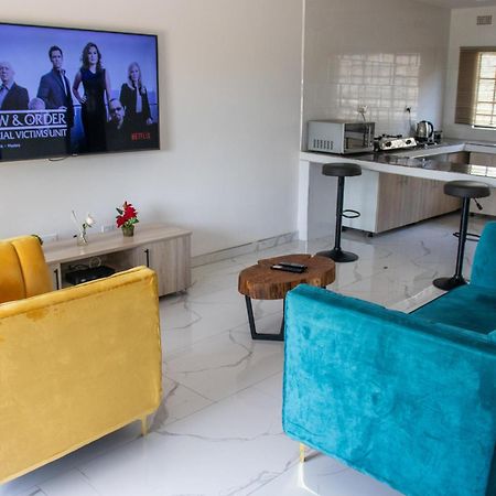Lowin Suites-One-Bed Apartments Лусака Экстерьер фото