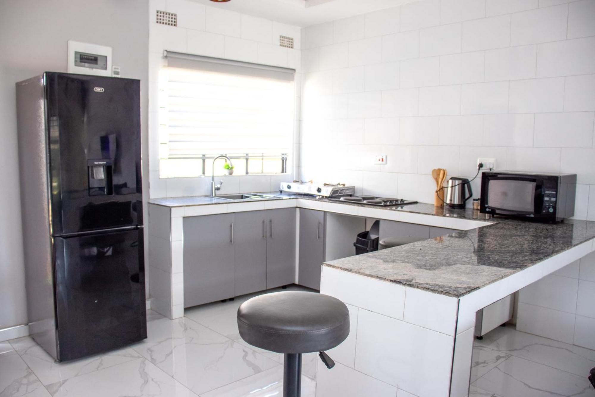 Lowin Suites-One-Bed Apartments Лусака Экстерьер фото